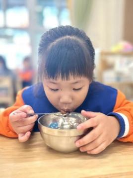 20231108  【生活燕幼·园区动态】“秋韵正浓时，悄然迎立冬”——舌尖上的节气之立冬_html_m39ba34ea.jpg