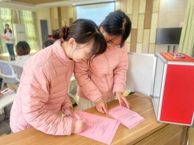 【生活燕幼&middot;园区动态】下庙分园：燕子矶幼儿园童心联盟妇女联合会第一届执行委员会_html_24f2fdad.jpg