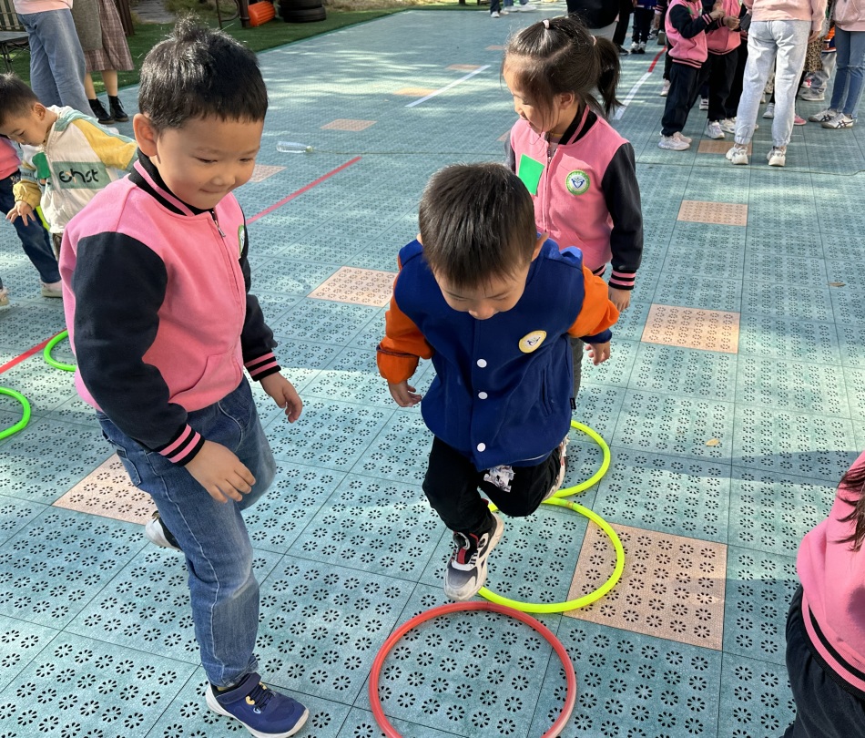 【生活燕幼·园区动态】下庙分园：“大手拉小手，运动迎园庆”——大带小运动会_html_68700924.jpg