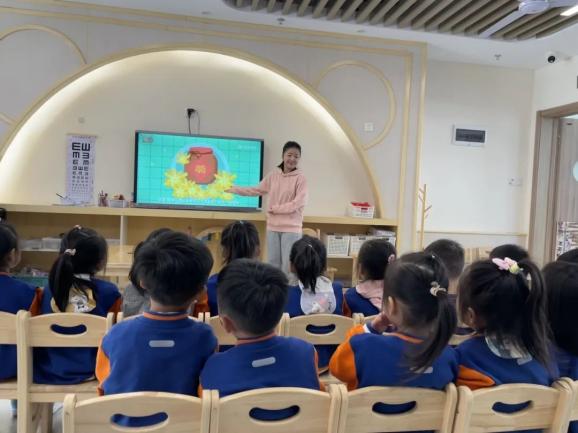 20231023【生活燕幼·园区动态】燕鸣苑分园：“爱满重阳 孝润童心”——重阳节活动_html_mfe3e15e.jpg