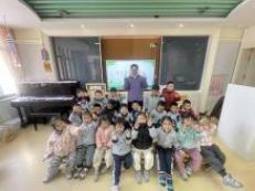 20250623【生活燕幼·园区动态】新城分园：家校携手育幼苗，多元活动促成长——家长资源团活动纪实_html_d5795f2.jpg