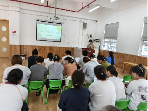 20250626【生活燕幼·园区动态】中心园：“回首追光路，一路向前行 ” ——燕幼中心园期末教职工述职大会_html_6b6fa37f.png