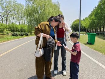20250509【生活燕幼·园区动态】燕鸣苑分园：“‘劳’有所为 马上行‘动’”——劳动节活动_html_7378b924.jpg