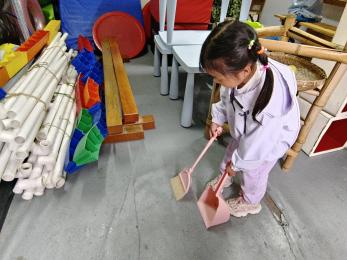 20250509【生活燕幼·园区动态】燕鸣苑分园：“‘劳’有所为 马上行‘动’”——劳动节活动_html_m7b4751cd.jpg