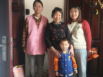 20241010【生活燕幼&middot;园区动态】“九九重阳 童心牵挂”——重阳节活动_html_m33f620c2.jpg