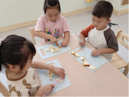 20240927【生活燕幼&middot;园区动态】萌娃庆生，童趣飞扬——九月“小桃子”集体生日会_html_41922d1f.png