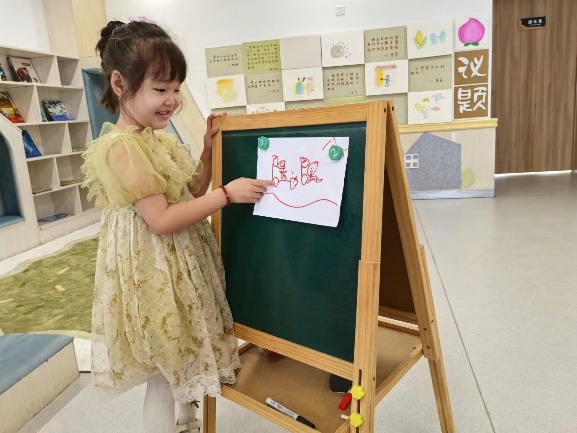 20241002  【生活燕幼&middot;园区动态】“稚趣迎国庆，童心向祖国”——国庆节系列活动_html_bafd460.jpg