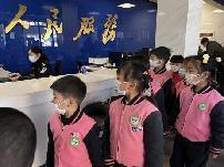 2023.3.14【生活燕幼·年级组动态】燕幼中心园：“走进派出所、警幼零距离”---中班年级组社区活动_html_7976d093.jpg