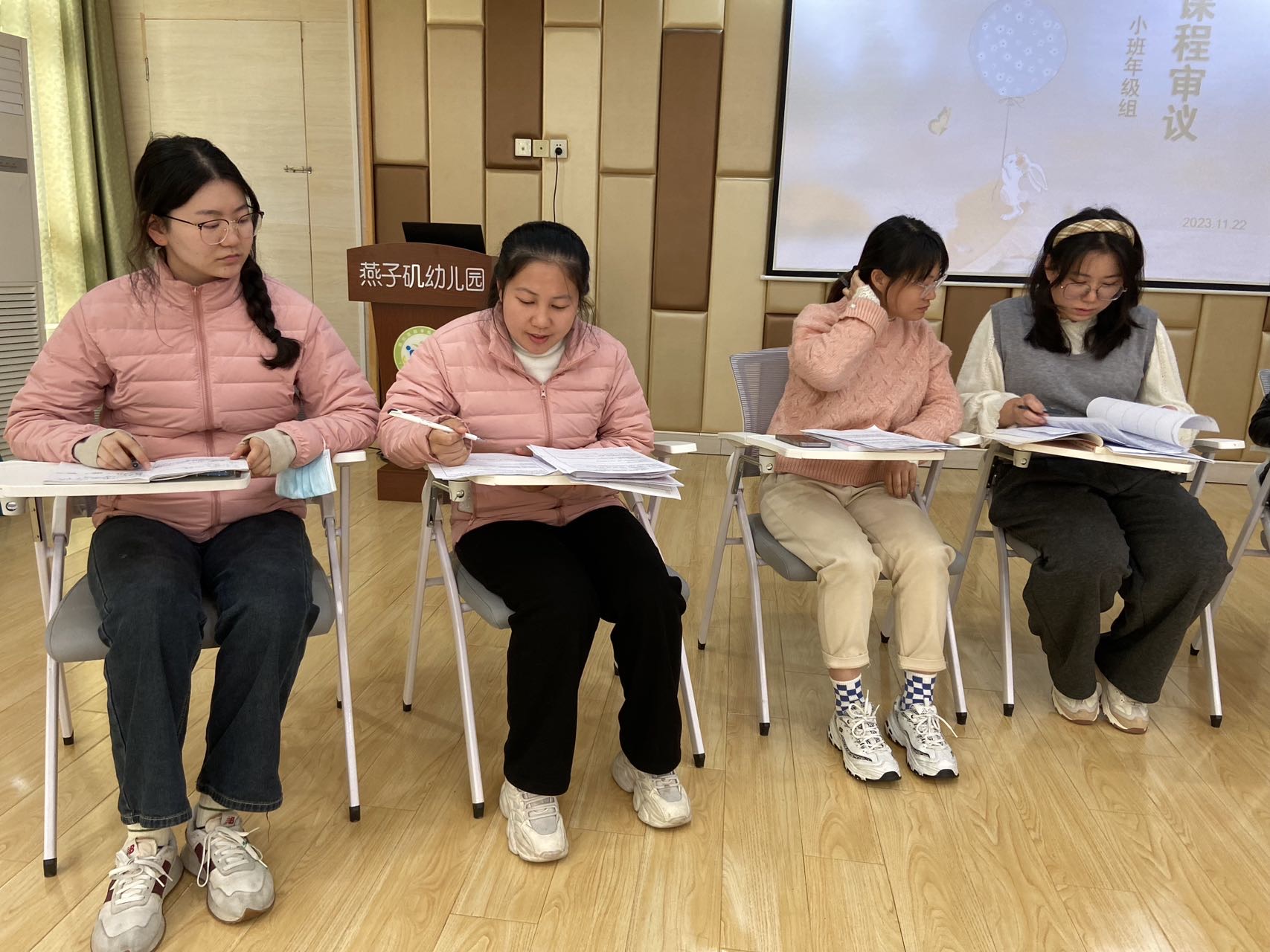【生活燕幼·园区动态】下庙分园：“聚焦幼儿，思行审议”——小班组课程审议观摩活动_html_62b668ae.jpg