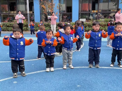 20231129  【生活燕幼·园区动态】“快乐早操，悦动成长”——幼儿早操和体育技能大赛评比_html_3ec3caa7.jpg