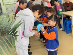 20241011【生活燕幼&middot;园区动态】新城分园：温情重阳，“幼”在身边”——重阳节活动doc_html_5fc77ec9.jpg
