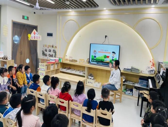 20230512【生活燕幼·安全第一】燕鸣苑分园：防震减灾 安全“童”行—--地震避震演练活动_html_m2747287c.jpg