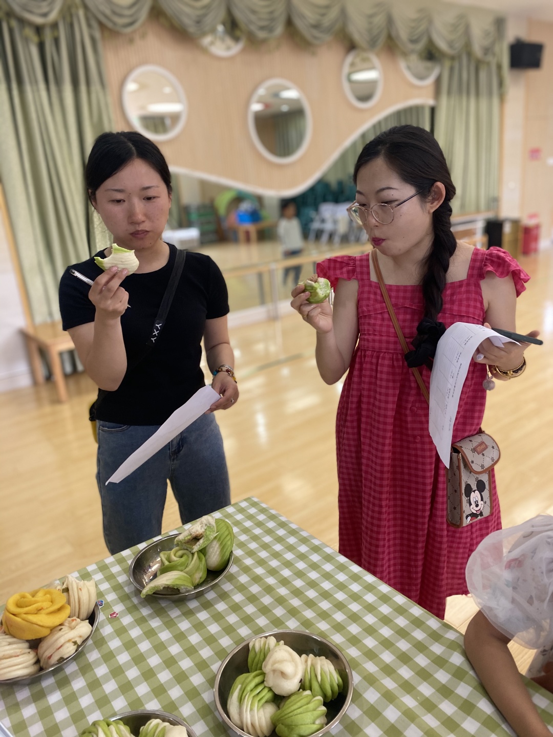 20230518【生活燕幼·安全第一】下庙分园：“亮技能，展风采”——食堂工作人员技能比赛_html_m38fa8b82.jpg