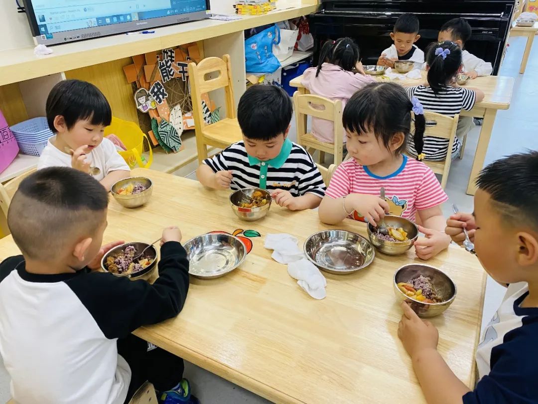 20230518 【生活燕幼·园区动态】燕鸣苑分园：夏日有约 伴“幼”成长——家长半日活动_html_530e01f4.jpg