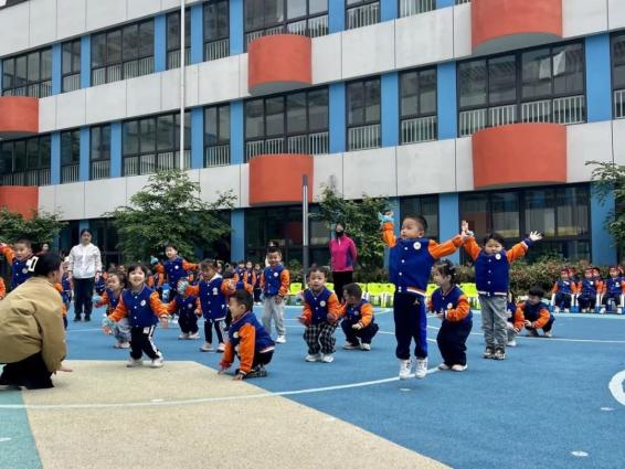 20230428 【生活燕幼·园区动态】燕鸣苑分园：我健康 我运动 我快乐——小班春季运动会活动_html_m5ff83f69.jpg