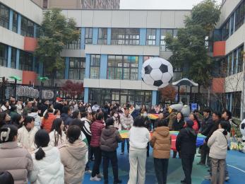 20241217 【生活燕幼·园区动态】燕鸣苑分园：“运动悦童心，亲子伴成长”——亲子运动会_html_586c5f4d.jpg