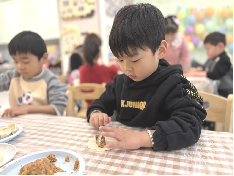 @20241220   【生活燕幼·园区动态】燕鸣苑分园：“温暖过冬至，快乐包饺子”——舌尖上的节气之冬至(2)_html_6a4d171e.png