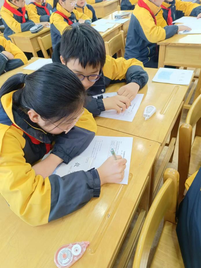 2024.11.21【养正颐小·教学】教思相融，研行并进——记中电颐和家园小学数学组第六次校本教研活动_html_m61c5970d.jpg