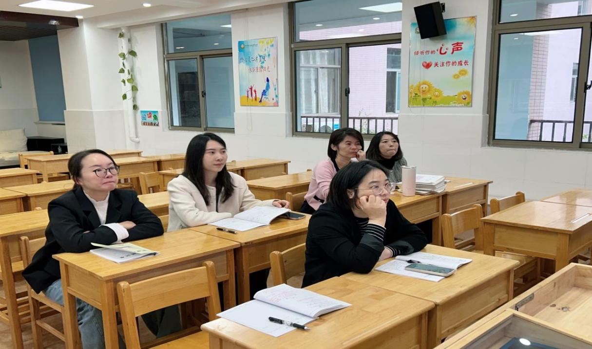 2024.11.1【养正颐小·教学】聚焦名师课堂，共研品质教育——新闻稿_html_503b153c.jpg