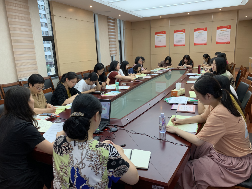 班主任总结会新闻稿_html_m28e3456e.png