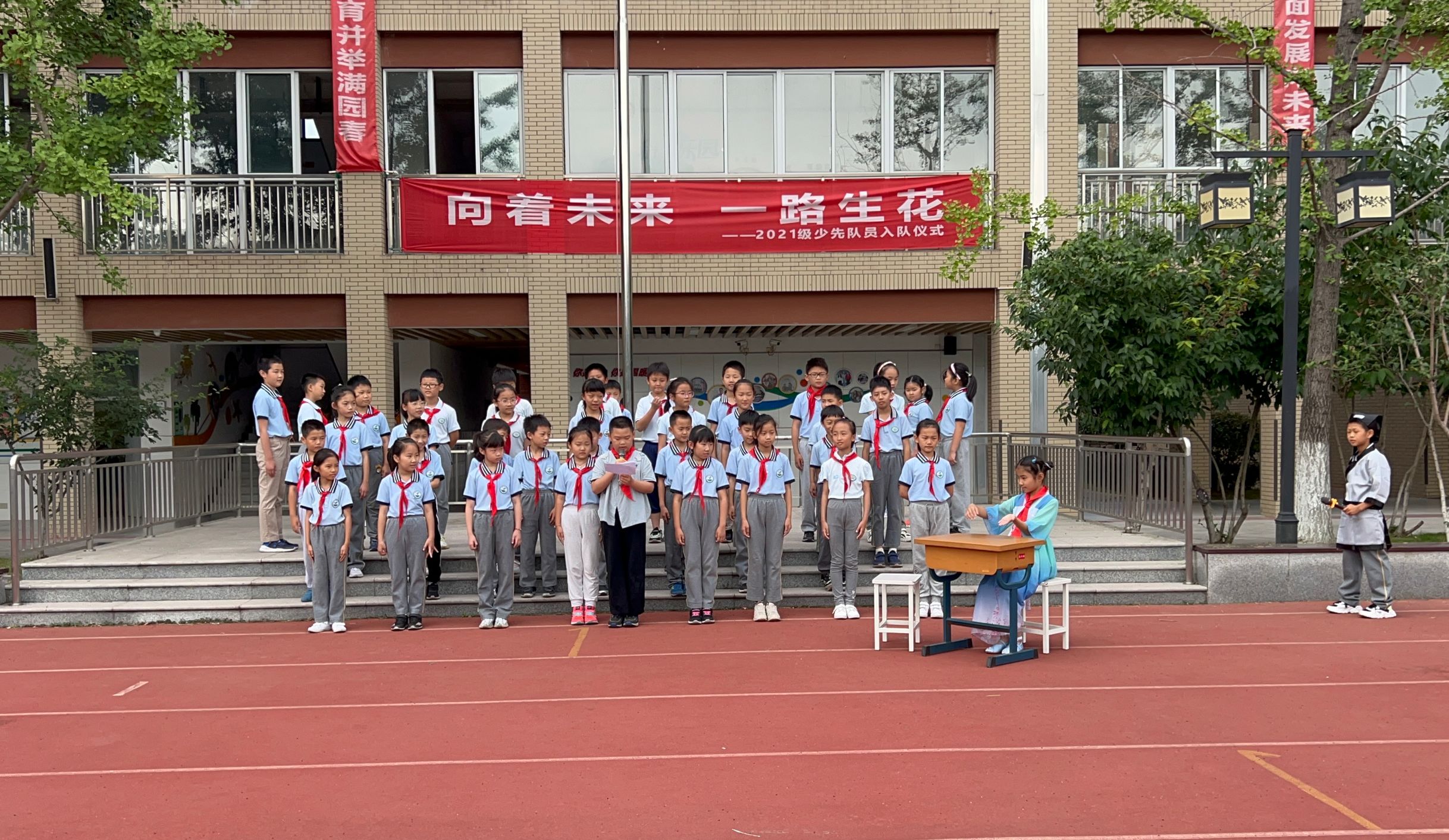 心怀感恩 常行孝举--新闻稿_html_13198309.jpg
