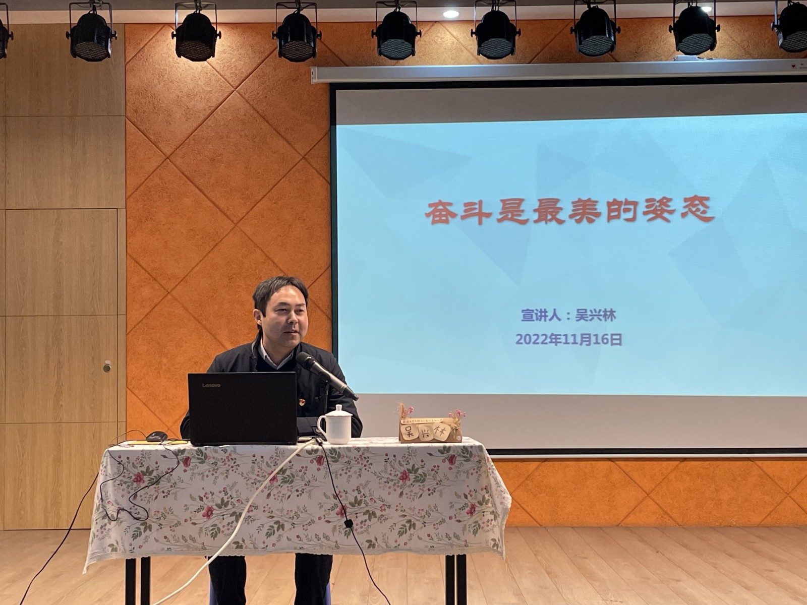 劳模工匠进校园2.jpg