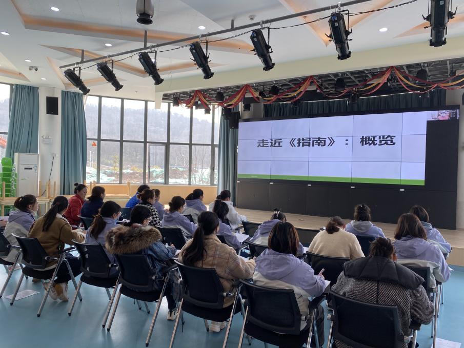 专家引领促成长 研学共进齐思考_html_11170373.jpg