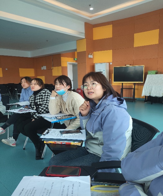 美术教研新闻稿_html_2fc93f6b.jpg