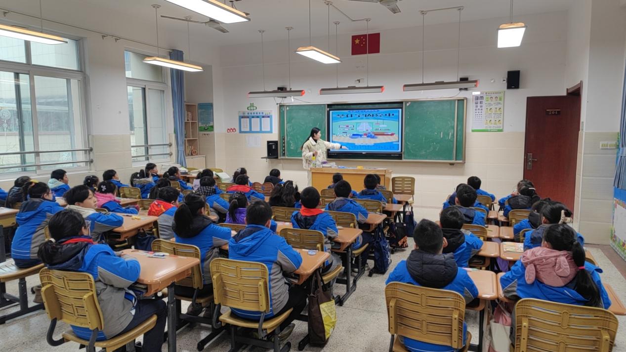 行政推门听课报道(1)_html_m481e81fc.jpg