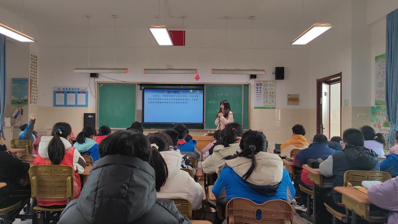 行政推门听课报道(1)_html_76a9c941.jpg