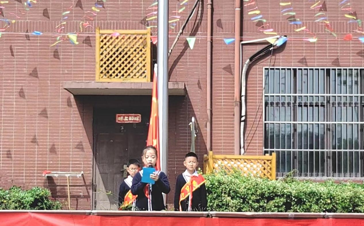 第九周升旗,二一班_html_m6fb5859c.jpg