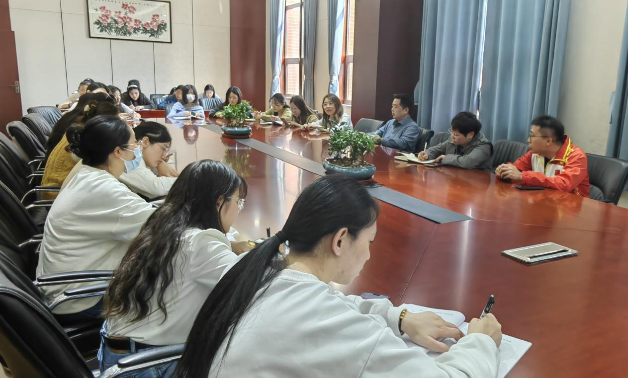 【大爱青秀·德育】培训赋能明方向，携手聚力共成长——班主任培训会暨导师“护心”课程