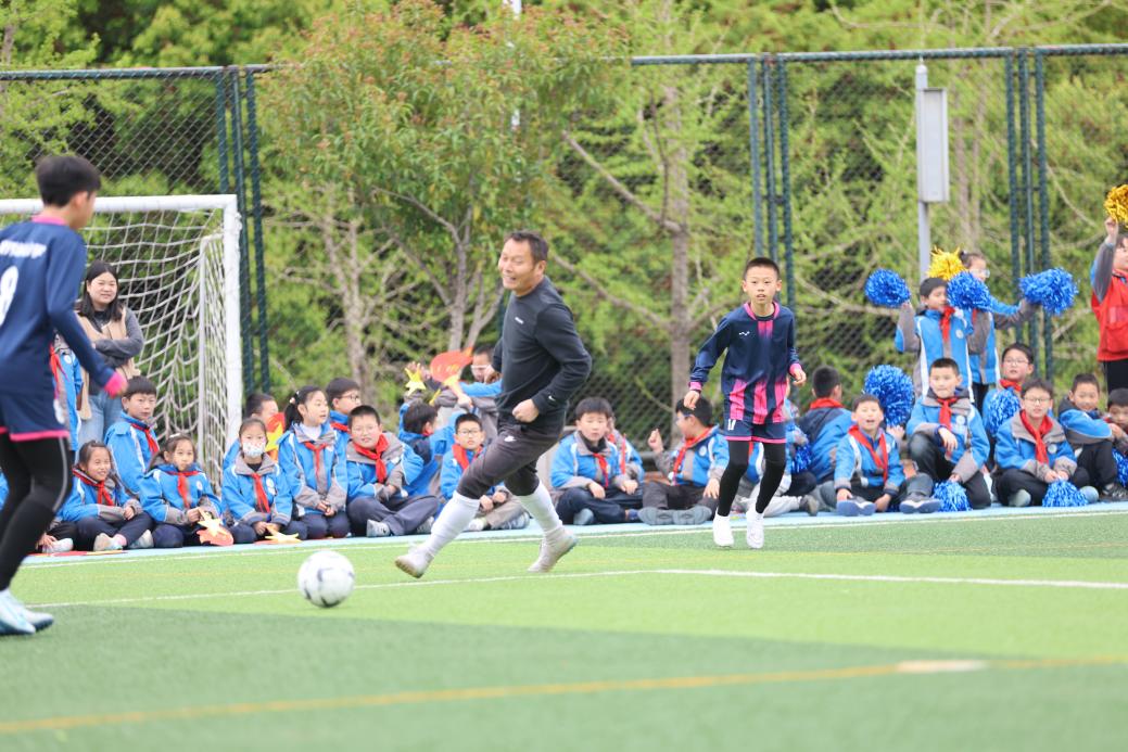 青春跃动绿茵 路队绽放风采——南京市青秀城小学第五届“校长杯”校园足球班级联赛开幕式暨“美丽路队”比赛_html_m2911e6f0.jpg