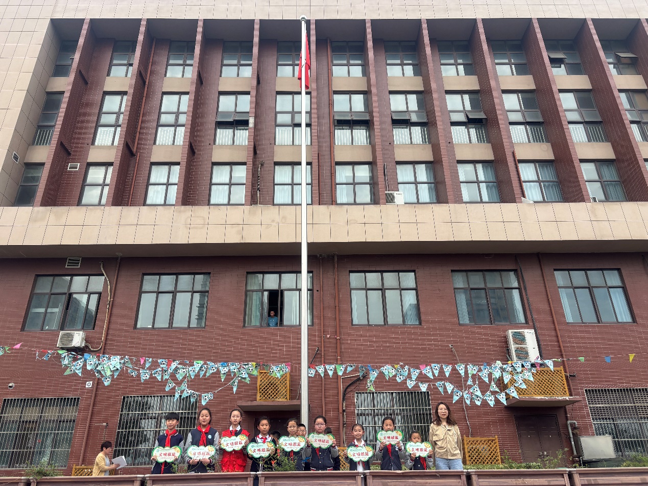 四4升旗_html_2346299e.jpg