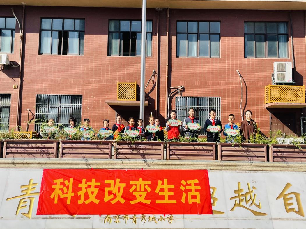 11.6四四班升旗仪式新闻稿_html_m367e38c3.jpg