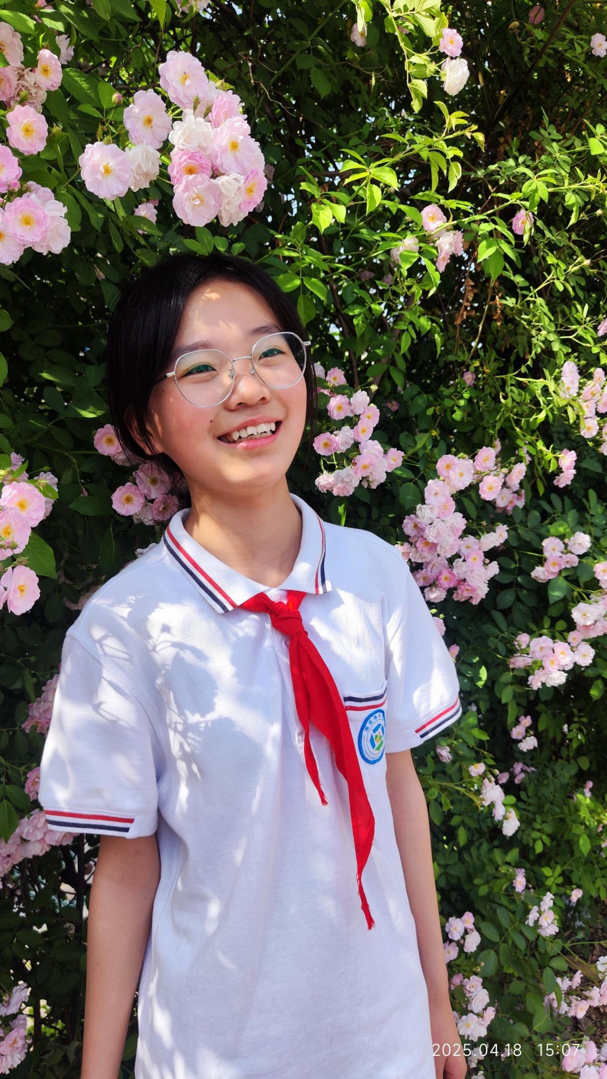 2025.6.23朱婕【大爱青秀&middot;记忆德育】六4比个耶 毕个业_html_645c7cb7.jpg