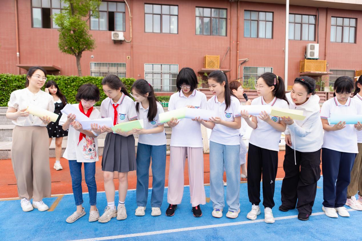 2024届毕业典礼新闻稿_html_m1622a898.jpg
