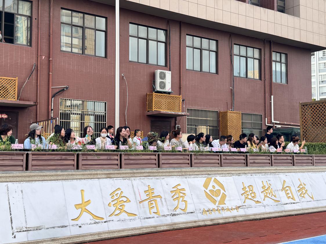2024.9.25柏雪【大爱青秀】路队评比亮风采 规范行为塑未来——记青秀城小学2024-2025学年“美丽路队”比赛_html_m632b934c.jpg