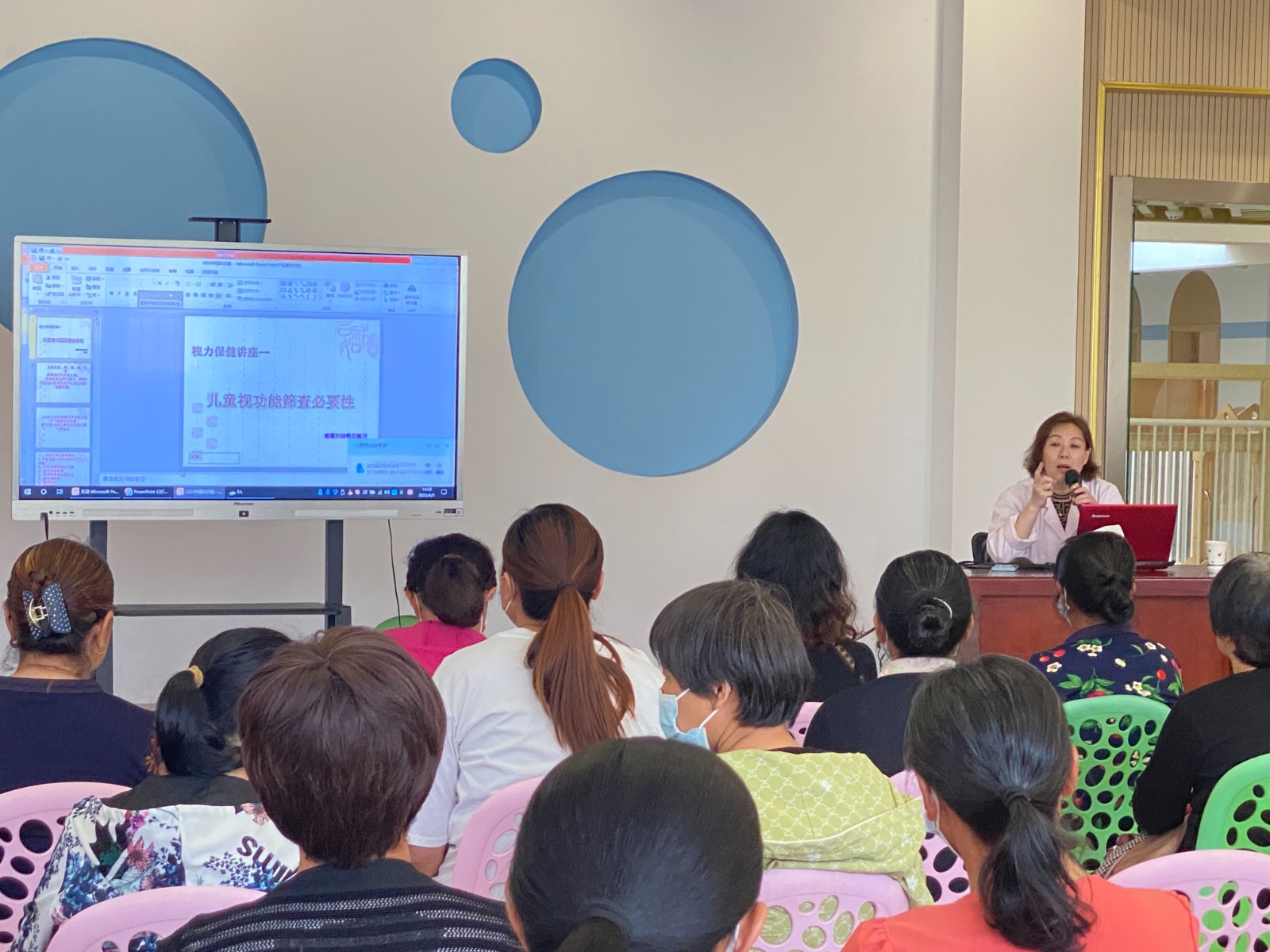 【乐活龙幼】“爱护眼睛，呵护光明”龙景分园视力保健讲座