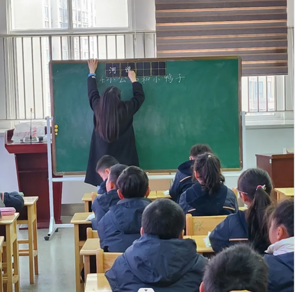 【乐活龙幼】初探小学，“幼"见成长——龙潭幼儿园龙岸分园大班组参观小学活动