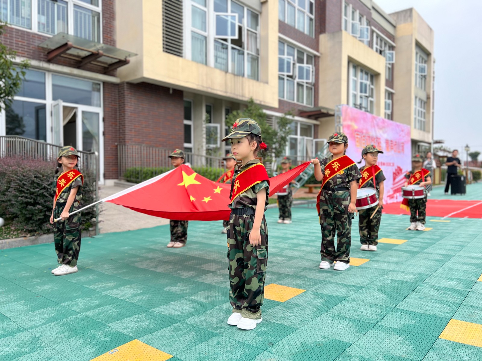 【乐活龙幼·乐享童年】萌娃迎华诞，童声颂山河——龙潭幼儿园龙岸二园国庆节活动