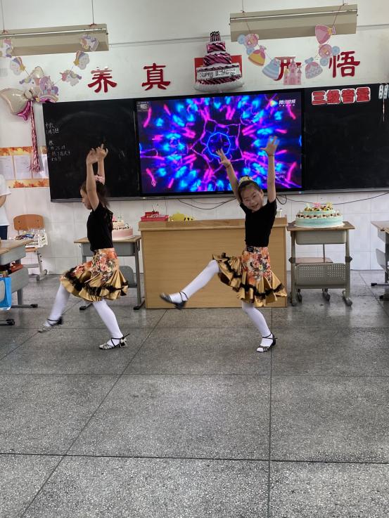 为10岁喝彩_html_364091f7.jpg
