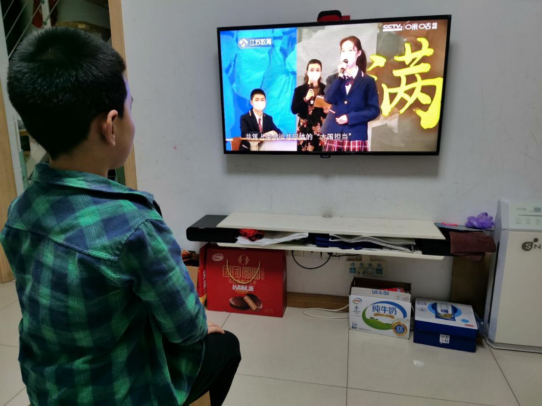 开学第一课新闻稿4.28_html_2217a35b.jpg