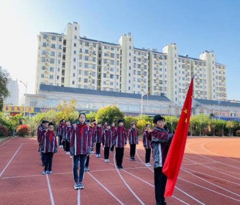 20210322五1中队升旗仪式报道_html_1b17feba.jpg