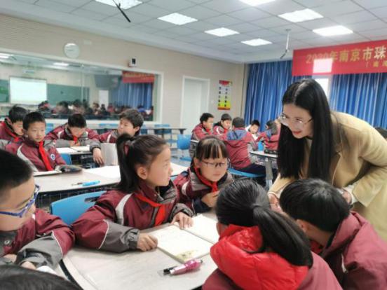20210309施芳菲童学课堂报道_html_mafe7ae.jpg