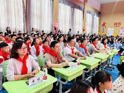 礼赞新时代 童心向未来定_html_m23d18626.jpg