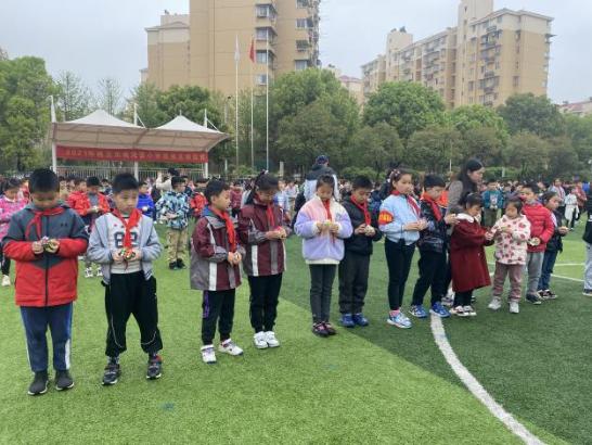 20210402魔幻大课间报道_html_584004fa.jpg