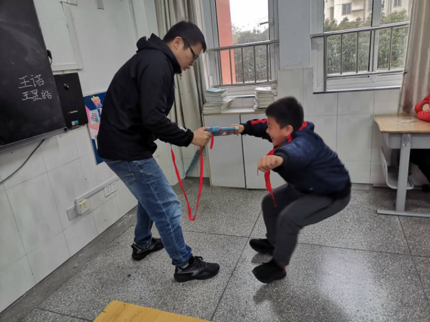 【童心教师】 马小育——科技教育的开拓者_html_417d34d0.png