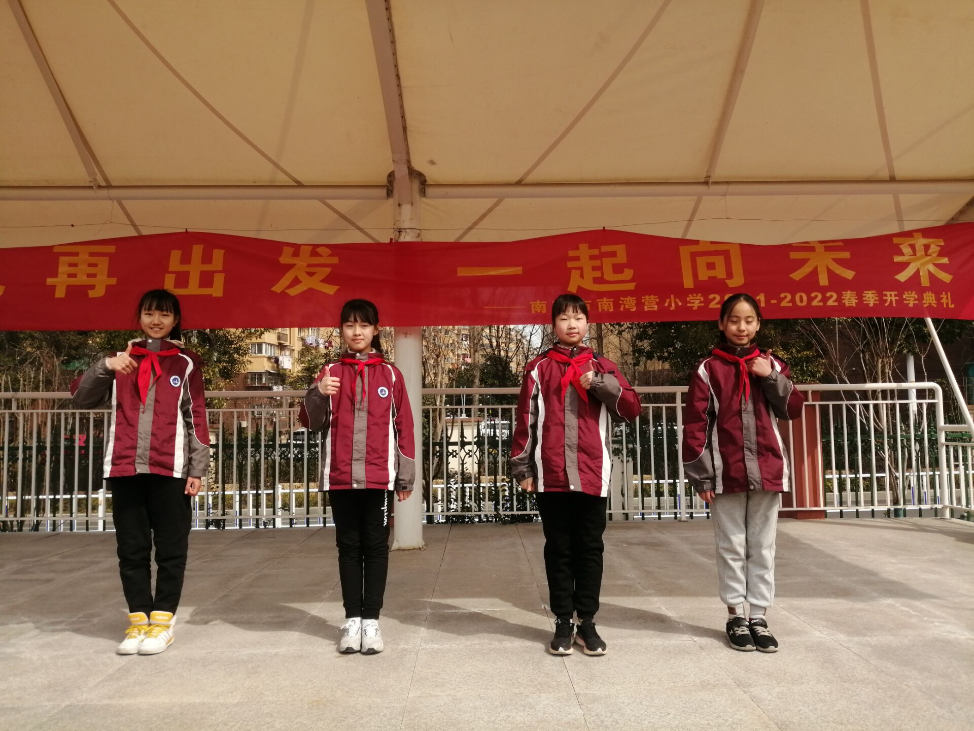 六2班升旗仪式新闻稿_html_7ed9a9e4.jpg