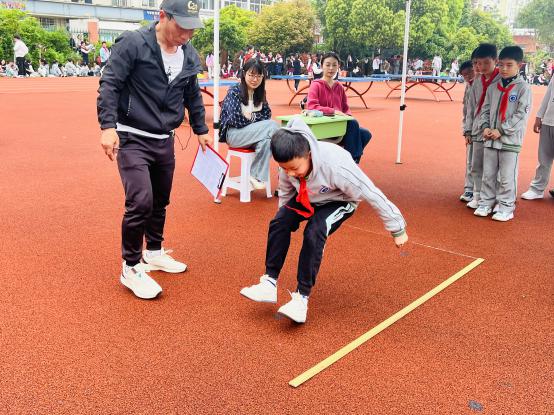 2024年南京市南湾营小学第九届春季运动会_html_376fd846.jpg